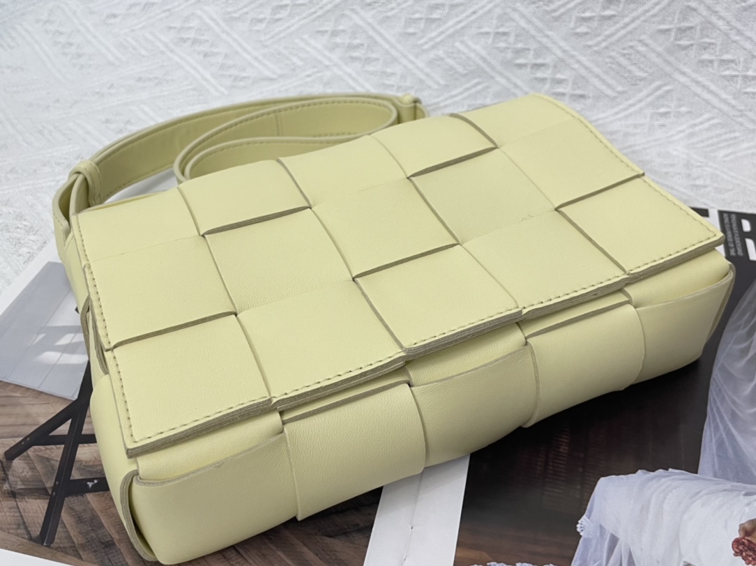 Cassette Intreccio Leather Cross-body Bag Apricot Cream